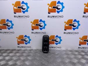 Gebruikte Ruit schakelaar elektrisch Mercedes A (177.0) 1.3 A-160 Turbo 16V Prijs € 54,45 Inclusief btw aangeboden door Autodemontage Rijnmond BV