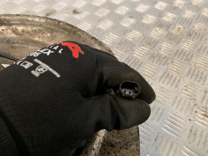 Fusee links-voor van een BMW 1 serie (F20) 118i 1.5 TwinPower 12V 2017