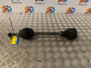 Gebruikte Homokineetas links-voor Volkswagen Caddy III (2KA,2KH,2CA,2CH) 2.0 SDI Prijs € 30,00 Margeregeling aangeboden door Autodemontage Rijnmond BV