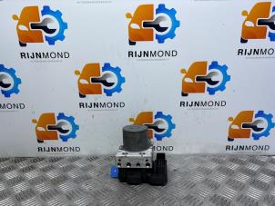 Gebruikte ABS Pomp Jaguar XE 2.0d 180 16V Prijs op aanvraag aangeboden door Autodemontage Rijnmond BV