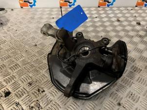 Gebruikte Fusee rechts-voor Mercedes B (W245) 1.5 B-160 16V Prijs € 60,50 Inclusief btw aangeboden door Autodemontage Rijnmond BV