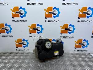 Gebruikte Expansievat Jaguar XE 2.0d 180 16V Prijs op aanvraag aangeboden door Autodemontage Rijnmond BV