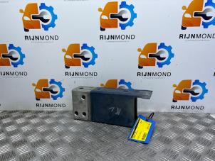 Gebruikte Frontbalk Jaguar XE 2.0d 180 16V Prijs op aanvraag aangeboden door Autodemontage Rijnmond BV