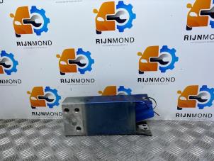 Gebruikte Frontbalk Jaguar XE 2.0d 180 16V Prijs op aanvraag aangeboden door Autodemontage Rijnmond BV