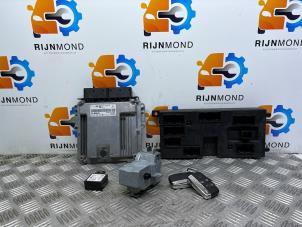 Gebruikte Kontaktslot + computer Jaguar XE 2.0d 180 16V Prijs op aanvraag aangeboden door Autodemontage Rijnmond BV