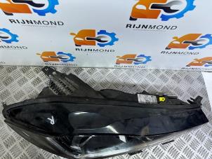 Gebruikte Rechter Koplamp Jaguar XE 2.0d 180 16V Prijs € 907,50 Inclusief btw aangeboden door Autodemontage Rijnmond BV