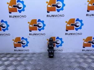 Gebruikte Ruit schakelaar elektrisch Peugeot 308 SW (4E/H) 1.6 VTI 16V Prijs op aanvraag aangeboden door Autodemontage Rijnmond BV