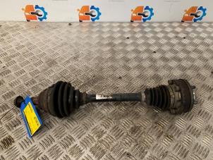 Gebruikte Aandrijfas links-voor Volkswagen Passat Variant (3C5) 1.8 TSI 16V Prijs op aanvraag aangeboden door Autodemontage Rijnmond BV