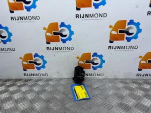 Gebruikte Schakelaar handrem BMW 5 serie (F10) 520d 16V Prijs op aanvraag aangeboden door Autodemontage Rijnmond BV