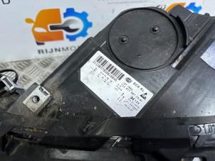 Gebruikte Koplamp links BMW 5 serie (F10) 520d 16V Prijs € 750,00 Margeregeling aangeboden door Autodemontage Rijnmond BV