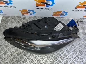 Gebruikte Koplamp rechts BMW 5 serie (F10) 520d 16V Prijs € 700,00 Margeregeling aangeboden door Autodemontage Rijnmond BV