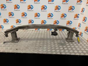 Gebruikte Bumperbalk voor Renault Megane III Grandtour (KZ) 1.4 16V TCe 130 Prijs op aanvraag aangeboden door Autodemontage Rijnmond BV