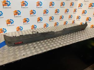 Gebruikte Bumperdeel midden-achter Renault Trafic New (FL) 2.0 dCi 16V 90 Prijs op aanvraag aangeboden door Autodemontage Rijnmond BV