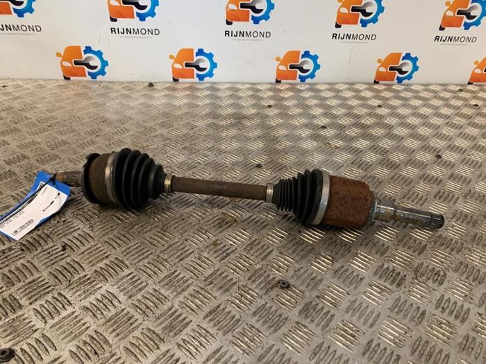 Aandrijfas links-voor van een Opel Astra K 1.4 Turbo 16V 2019