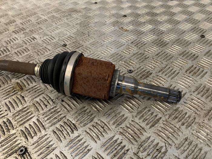 Aandrijfas links-voor van een Opel Astra K 1.4 Turbo 16V 2019