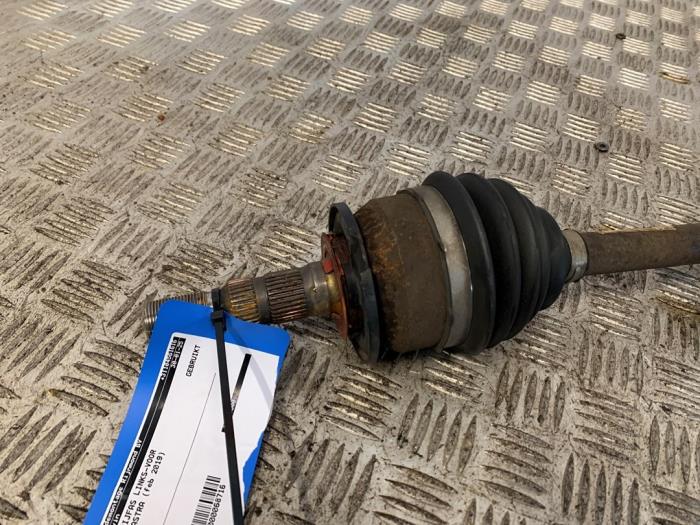 Aandrijfas links-voor van een Opel Astra K 1.4 Turbo 16V 2019