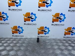 Gebruikte AUX/USB aansluiting BMW 1 serie (F20) 114i 1.6 16V Prijs op aanvraag aangeboden door Autodemontage Rijnmond BV