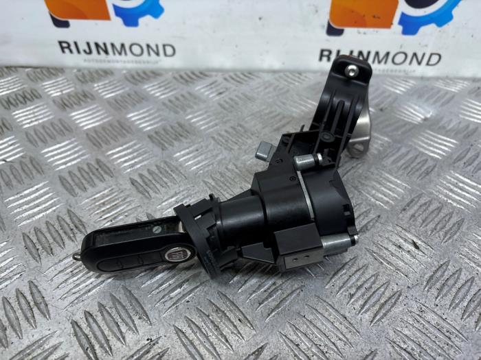 Kontaktslot + computer van een Fiat Punto Evo (199) 1.3 JTD Multijet 85 16V Euro 5 2011