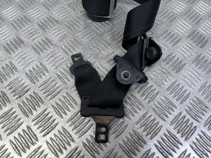 Gebruikte Veiligheidsgordel midden-achter Ford Focus C-Max 1.8 16V Prijs € 30,00 Margeregeling aangeboden door Autodemontage Rijnmond BV