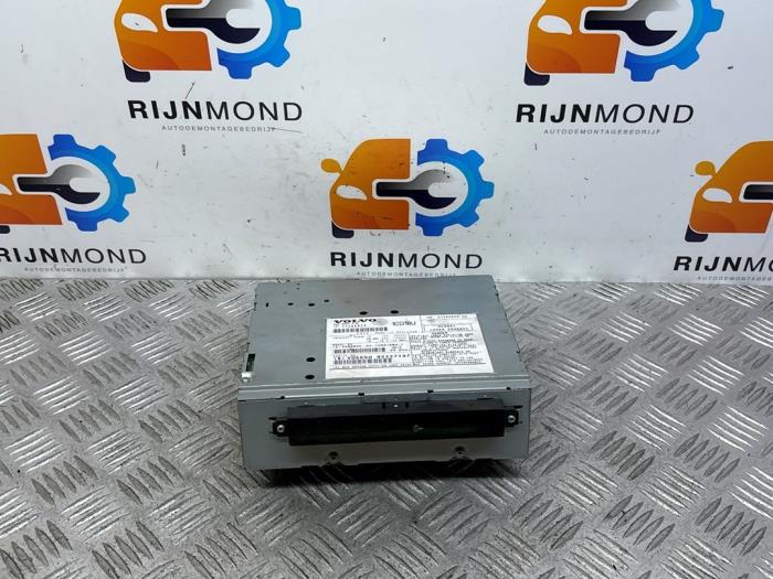 Gebruikte CD Speler Volvo S40 (MS) 2.4 D5 20V Prijs € 50,00 Margeregeling aangeboden door Autodemontage Rijnmond BV