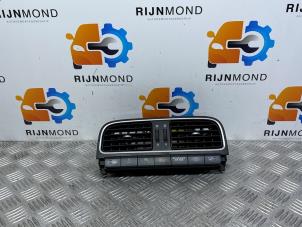 Gebruikte Luchtrooster Dashboard Volkswagen Polo V (6R) 1.2 TDI 12V BlueMotion Prijs € 35,00 Margeregeling aangeboden door Autodemontage Rijnmond BV