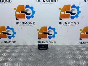 Gebruikte Schakelaar achterklep BMW X1 (F48) xDrive 20d 2.0 16V Prijs € 12,10 Inclusief btw aangeboden door Autodemontage Rijnmond BV