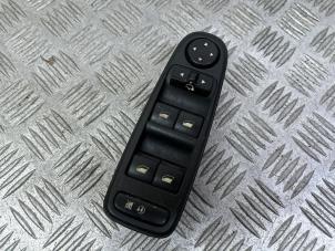 Gebruikte Ruit schakelaar elektrisch Citroen C4 Picasso (UD/UE/UF) 1.6 HDiF 16V 110 Prijs op aanvraag aangeboden door Autodemontage Rijnmond BV
