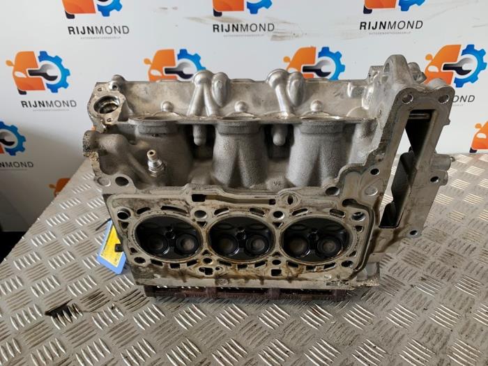 Cilinderkop van een BMW 1 serie (F20) 118i 1.5 TwinPower 12V 2017
