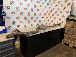 Gebruikte Uitlaat Middendemper Mercedes C Estate (S205) C-180 1.6 16V BlueEfficiency Prijs € 150,00 Margeregeling aangeboden door Autodemontage Rijnmond BV