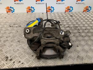 Gebruikte Fusee rechts-achter Mercedes C Estate (S205) C-180 1.6 16V BlueEfficiency Prijs € 80,00 Margeregeling aangeboden door Autodemontage Rijnmond BV