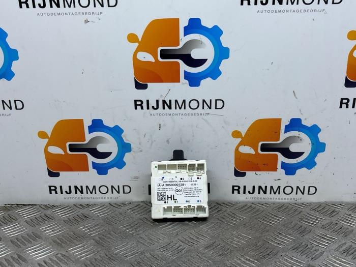 Gebruikte Deur module Mercedes C Estate (S205) C-180 1.6 16V BlueEfficiency Prijs € 25,00 Margeregeling aangeboden door Autodemontage Rijnmond BV