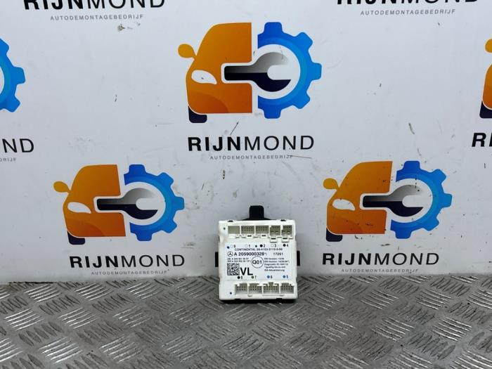 Gebruikte Deur module Mercedes C Estate (S205) C-180 1.6 16V BlueEfficiency Prijs € 25,00 Margeregeling aangeboden door Autodemontage Rijnmond BV