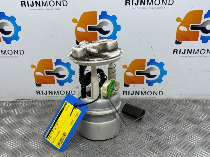 Gebruikte Tank element Pomp Renault Clio III Estate/Grandtour (KR) 1.2 16V TCE 100 Prijs op aanvraag aangeboden door Autodemontage Rijnmond BV
