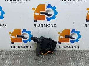 Gebruikte Pinker Schakelaar Renault Clio III Estate/Grandtour (KR) 1.2 16V TCE 100 Prijs op aanvraag aangeboden door Autodemontage Rijnmond BV