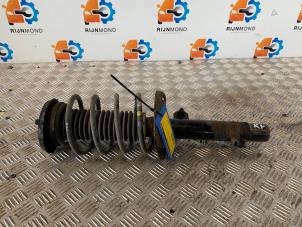 Gebruikte Schokdemper rechts-voor Peugeot 2008 (CU) 1.2 Vti 12V PureTech 82 Prijs € 72,60 Inclusief btw aangeboden door Autodemontage Rijnmond BV