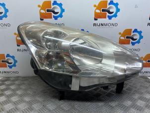 Gebruikte Rechter Koplamp Peugeot Partner (GC/GF/GG/GJ/GK) 1.6 HDI 90 Prijs € 75,00 Margeregeling aangeboden door Autodemontage Rijnmond BV