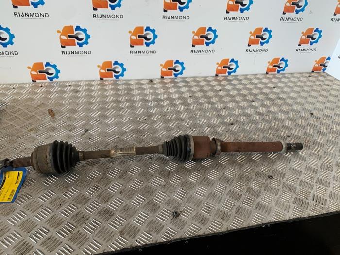 Gebruikte Steekas rechts-voor Renault Megane III Grandtour (KZ) 1.5 dCi 110 Prijs € 50,00 Margeregeling aangeboden door Autodemontage Rijnmond BV