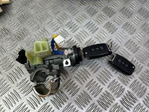 Gebruikte Kontaktslot + computer Kia Cee'd Sportswagon (JDC5) 1.6 CRDi 16V VGT Prijs op aanvraag aangeboden door Autodemontage Rijnmond BV