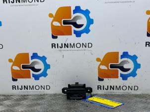 Gebruikte Handrem schakelaar Citroen C4 Picasso (3D/3E) 1.2 12V PureTech 130 Prijs op aanvraag aangeboden door Autodemontage Rijnmond BV