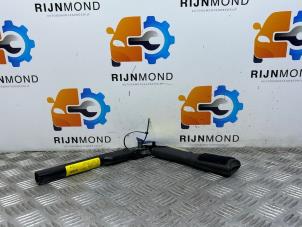 Gebruikte Gordelspanner links Opel Astra K Sports Tourer 1.6 CDTI 110 16V Prijs op aanvraag aangeboden door Autodemontage Rijnmond BV