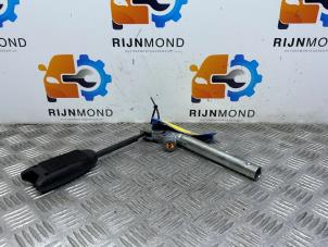 Gebruikte Gordelspanner rechts Renault Megane III Grandtour (KZ) 1.5 dCi 110 Prijs op aanvraag aangeboden door Autodemontage Rijnmond BV