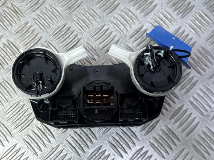 Kachel Bedieningspaneel van een Chevrolet Aveo (300) 1.3 D 16V 2012