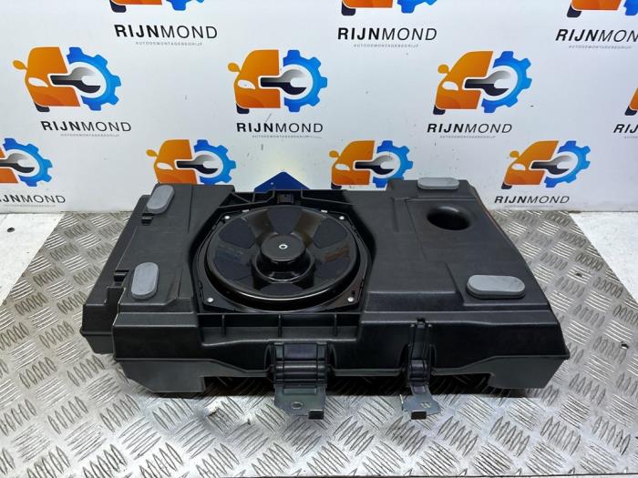 Gebruikte Subwoofer Landrover Range Rover Evoque (LVJ/LVS) 2.2 SD4 16V Prijs € 121,00 Inclusief btw aangeboden door Autodemontage Rijnmond BV