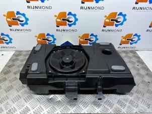 Gebruikte Subwoofer Landrover Range Rover Evoque (LVJ/LVS) 2.2 SD4 16V Prijs € 121,00 Inclusief btw aangeboden door Autodemontage Rijnmond BV