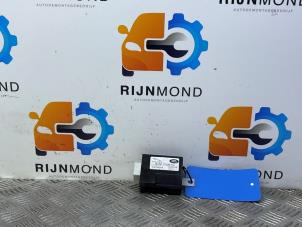 Gebruikte Ruitenwisser Module Landrover Range Rover Evoque (LVJ/LVS) 2.2 SD4 16V Prijs € 18,15 Inclusief btw aangeboden door Autodemontage Rijnmond BV