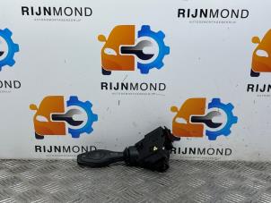 Gebruikte Pinker Schakelaar Ford Fiesta 6 (JA8) 1.6 TDCi 16V Prijs € 20,00 Margeregeling aangeboden door Autodemontage Rijnmond BV