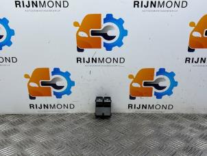 Gebruikte Ruit schakelaar elektrisch Opel Adam 1.2 16V Prijs € 18,15 Inclusief btw aangeboden door Autodemontage Rijnmond BV