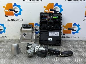 Gebruikte Contactslot + computer Ford Fiesta 7 1.1 Ti-VCT 12V 70 Prijs op aanvraag aangeboden door Autodemontage Rijnmond BV