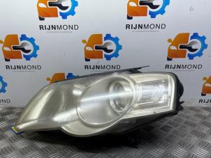 Gebruikte Koplamp links Volkswagen Passat (3C2) 2.0 FSI 16V Prijs € 50,00 Margeregeling aangeboden door Autodemontage Rijnmond BV