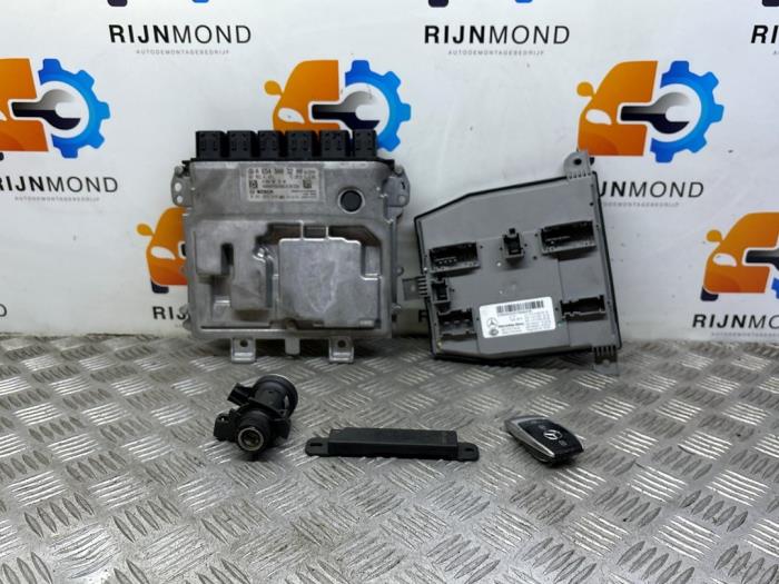 Gebruikte Contactslot + computer Mercedes E (W213) E-220d 2.0 Turbo 16V Prijs € 665,50 Inclusief btw aangeboden door Autodemontage Rijnmond BV